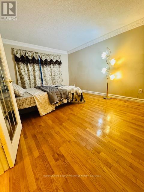 4562 Penhallow Road, Mississauga, Ontario  L5V 1E8 - Photo 2 - W13486084