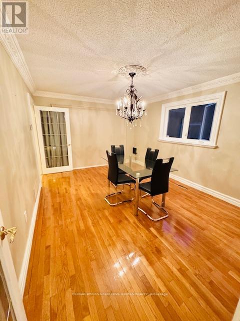4562 Penhallow Road, Mississauga, Ontario  L5V 1E8 - Photo 4 - W13486084