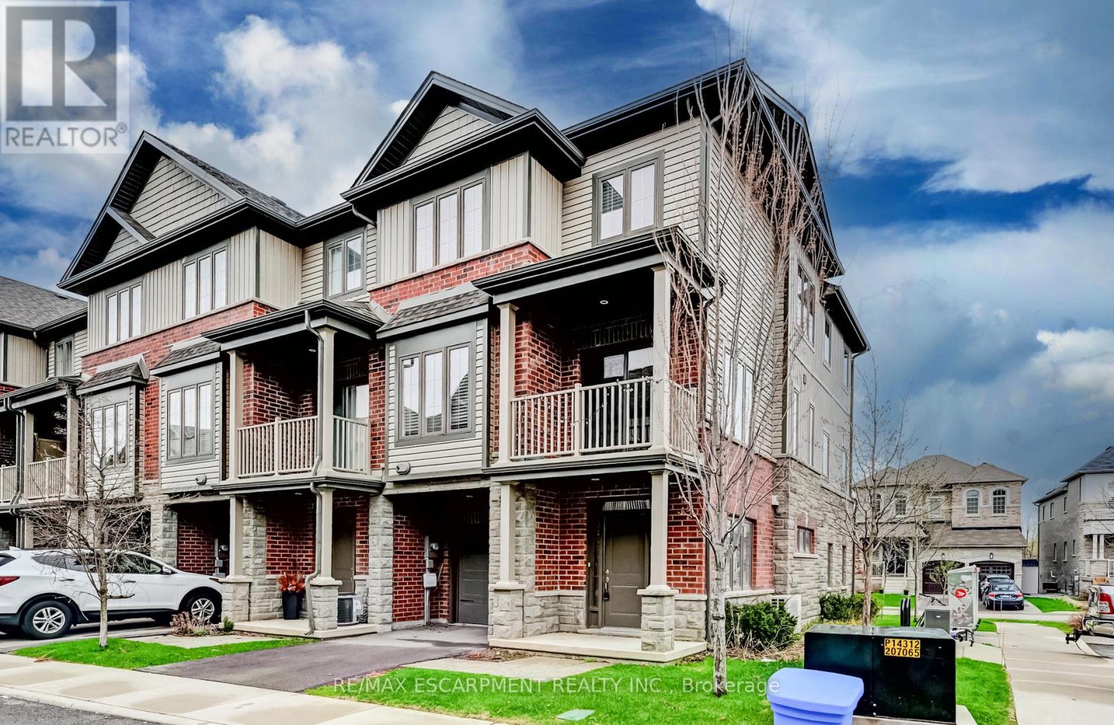 23 Ridgeside Lane, Hamilton, Ontario  L8B 1W5 - Photo 2 - X13486054