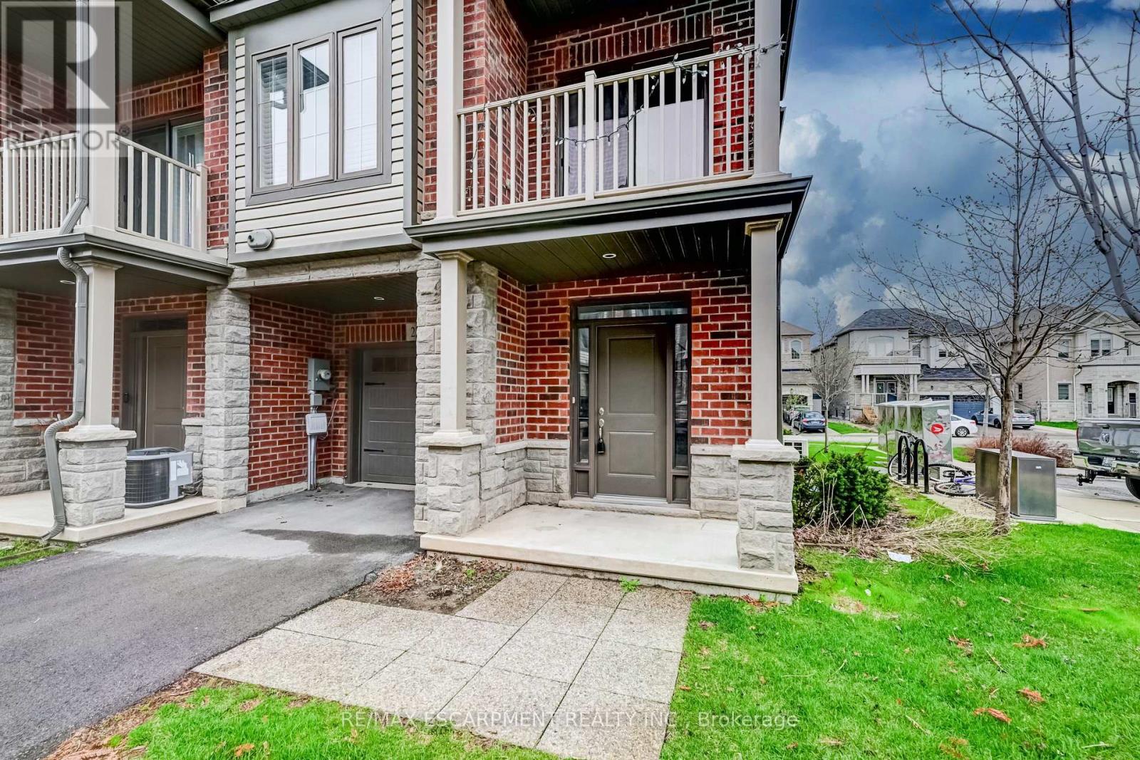 23 Ridgeside Lane, Hamilton, Ontario  L8B 1W5 - Photo 3 - X13486054
