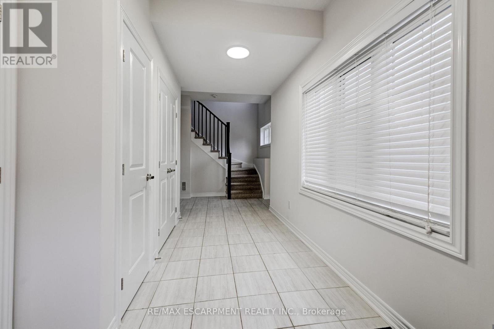 23 Ridgeside Lane, Hamilton, Ontario  L8B 1W5 - Photo 4 - X13486054