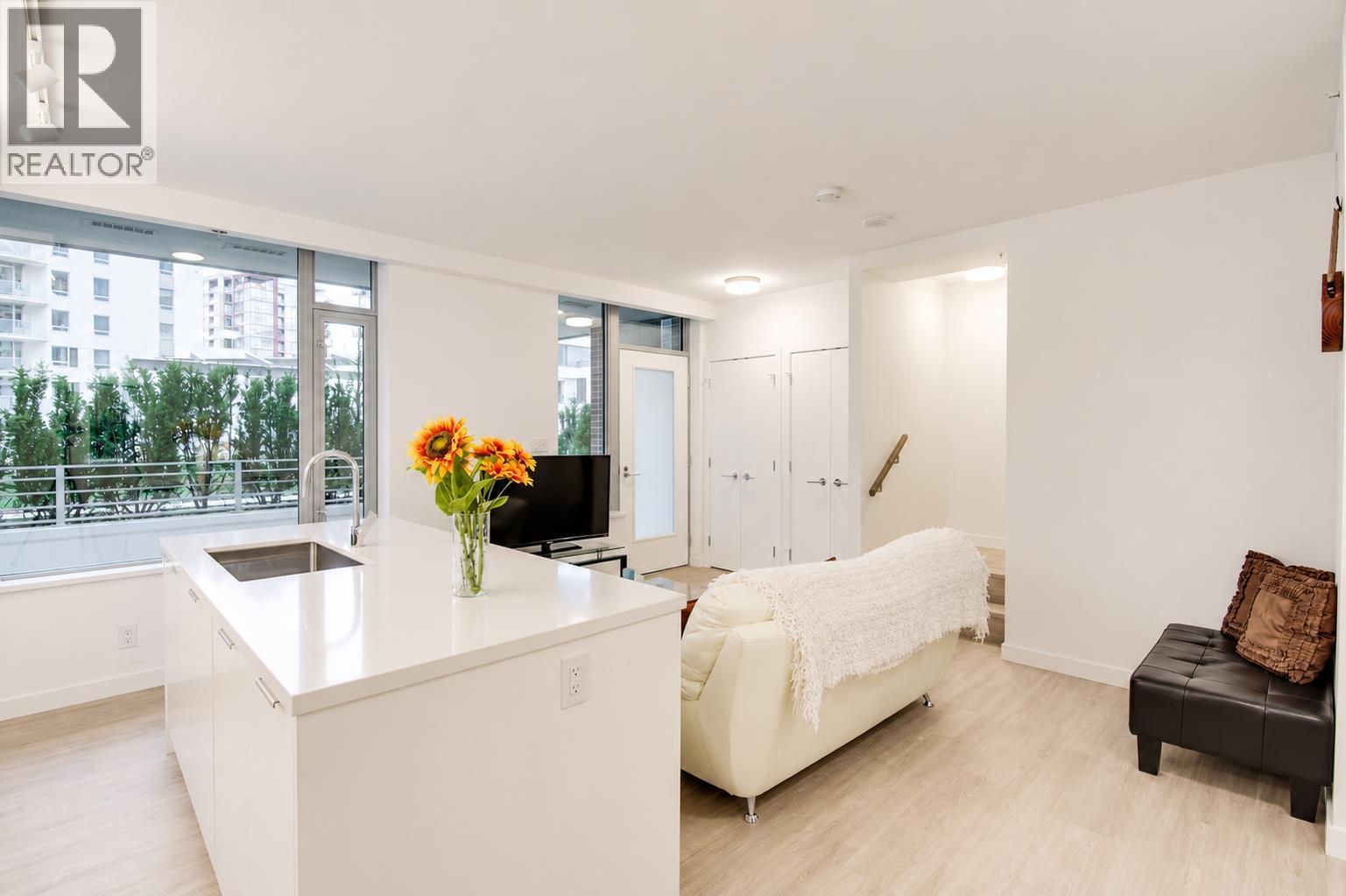 1618 Pullman Porter Street, Vancouver, British Columbia  V6A 0H2 - Photo 5 - R3139307