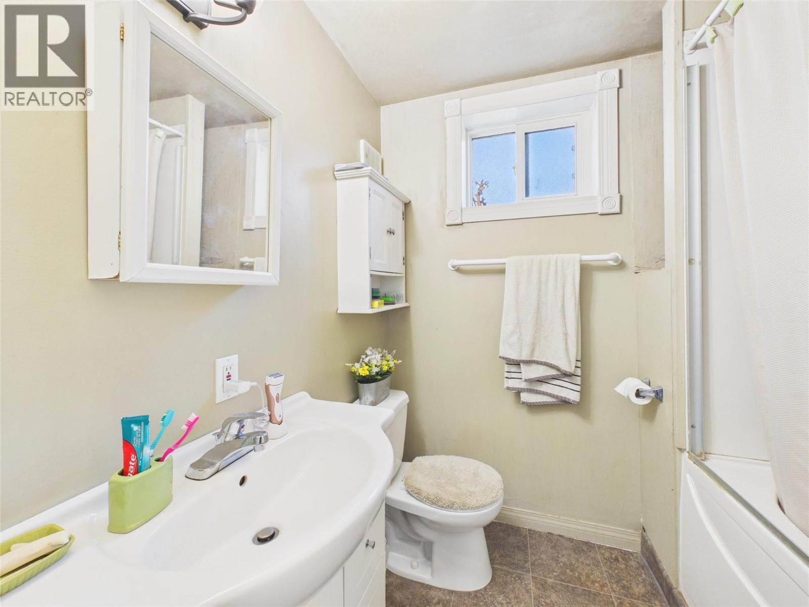 1700 5th Street S, Cranbrook, British Columbia  V1C 1J9 - Photo 12 - 10392352