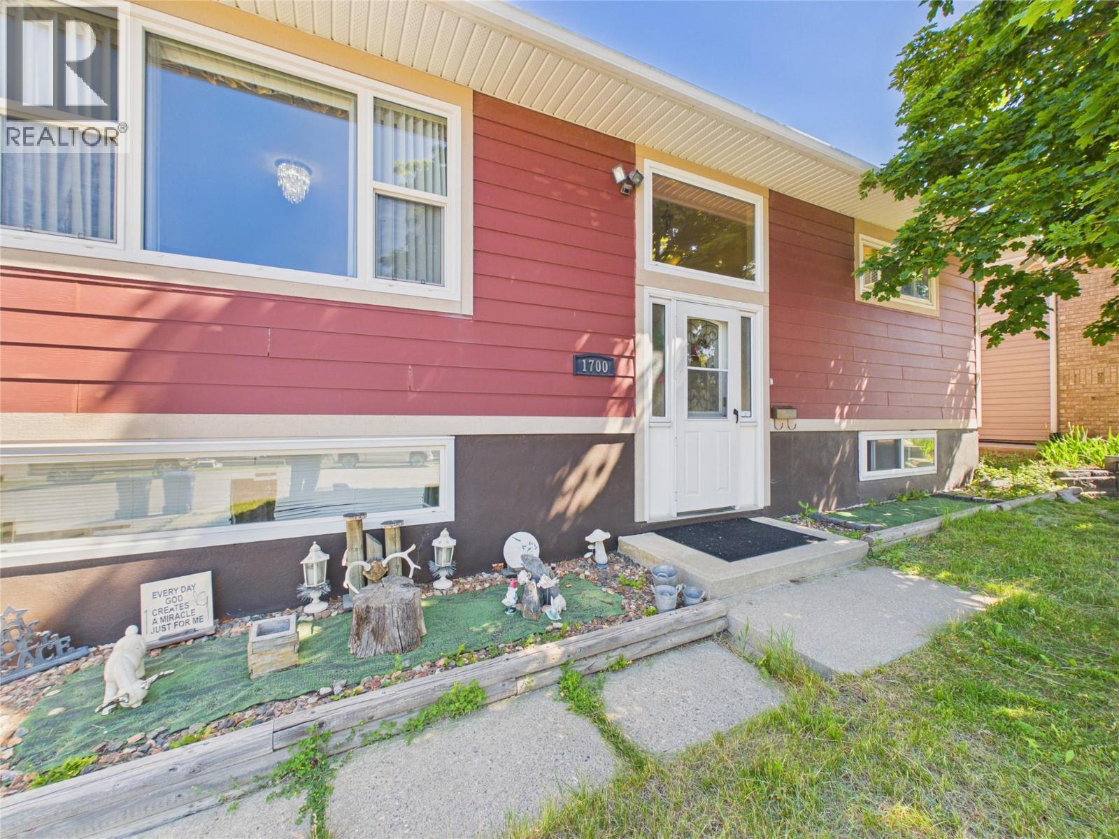 1700 5th Street S, Cranbrook, British Columbia  V1C 1J9 - Photo 1 - 10392352
