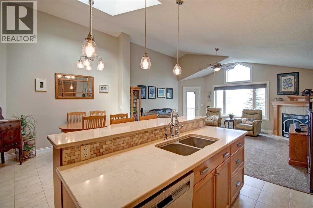 242 Kingsbury View Se, Airdrie, Alberta  T4A 0E6 - Photo 14 - A2317914