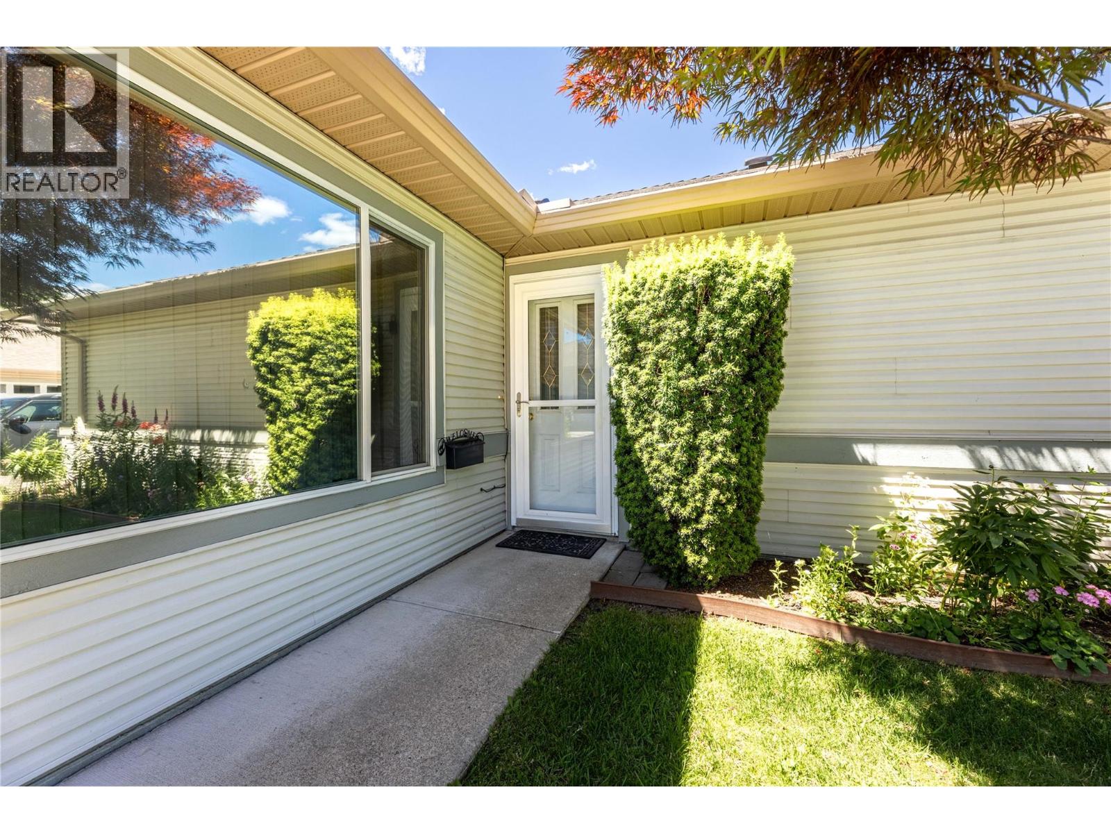 111 Harbourfront Drive NW Unit# 29, Salmon Arm, British Columbia  V1E 1A3 - Photo 8 - 10392343