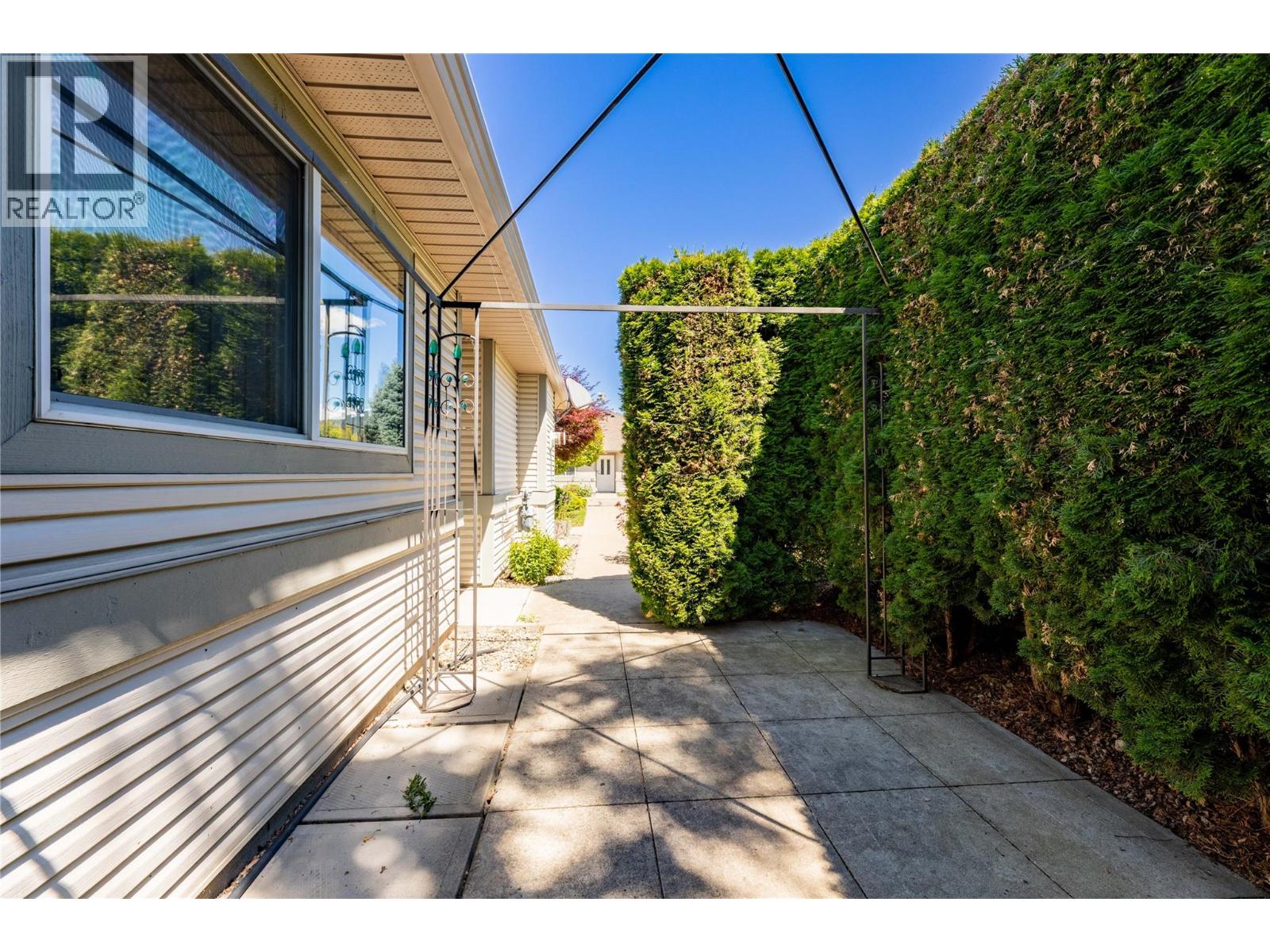 111 Harbourfront Drive NW Unit# 29, Salmon Arm, British Columbia  V1E 1A3 - Photo 7 - 10392343