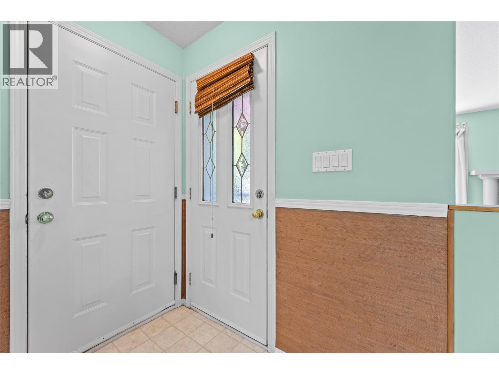111 Harbourfront Drive NW Unit# 29, Salmon Arm, British Columbia  V1E 1A3 - Photo 10 - 10392343