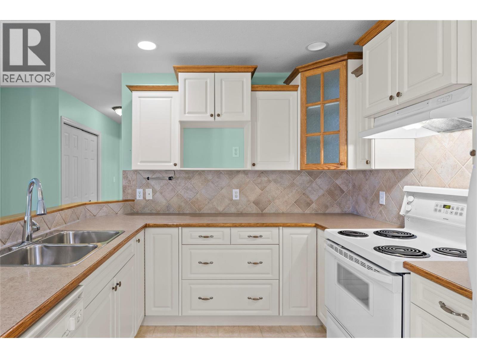 111 Harbourfront Drive NW Unit# 29, Salmon Arm, British Columbia  V1E 1A3 - Photo 19 - 10392343