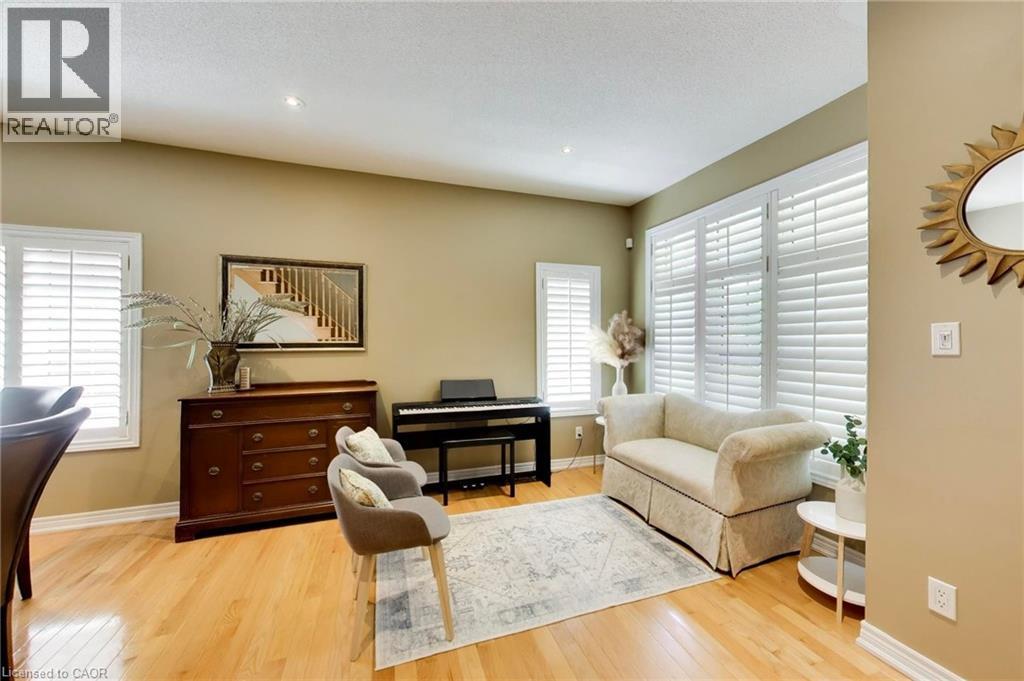 1613 NORTHMOUNT Avenue Mississauga Ontario Canada L5E1Y9 4