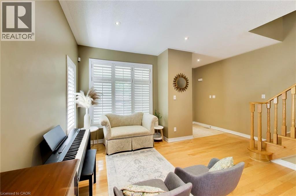 1613 NORTHMOUNT Avenue Mississauga Ontario Canada L5E1Y9 5
