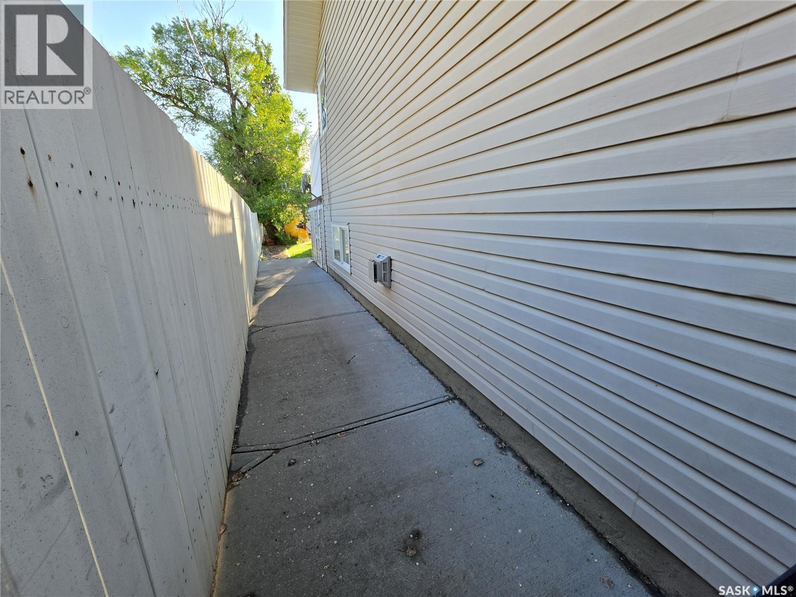 111 2nd Street E, Meadow Lake, Saskatchewan  S9X 1G4 - Photo 20 - SK040593