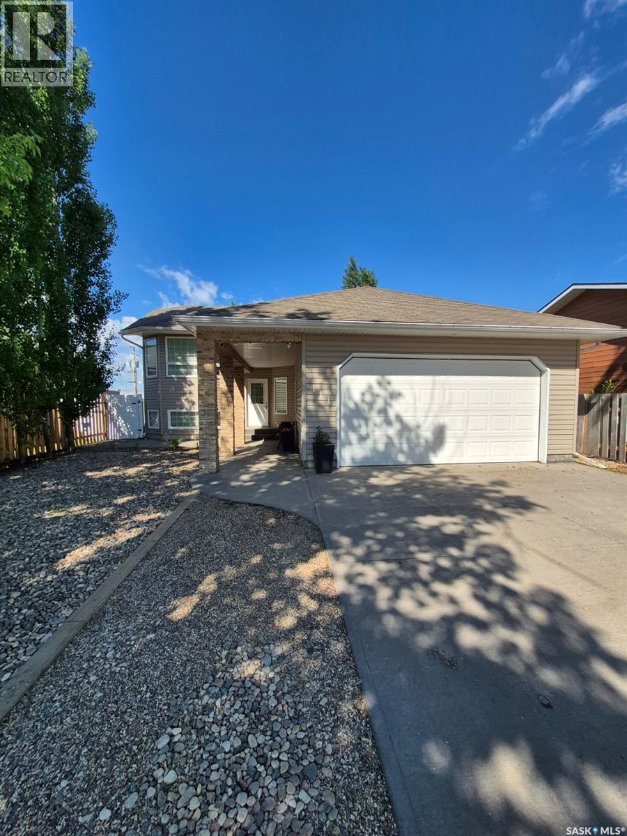 111 2nd Street E, Meadow Lake, Saskatchewan  S9X 1G4 - Photo 24 - SK040593