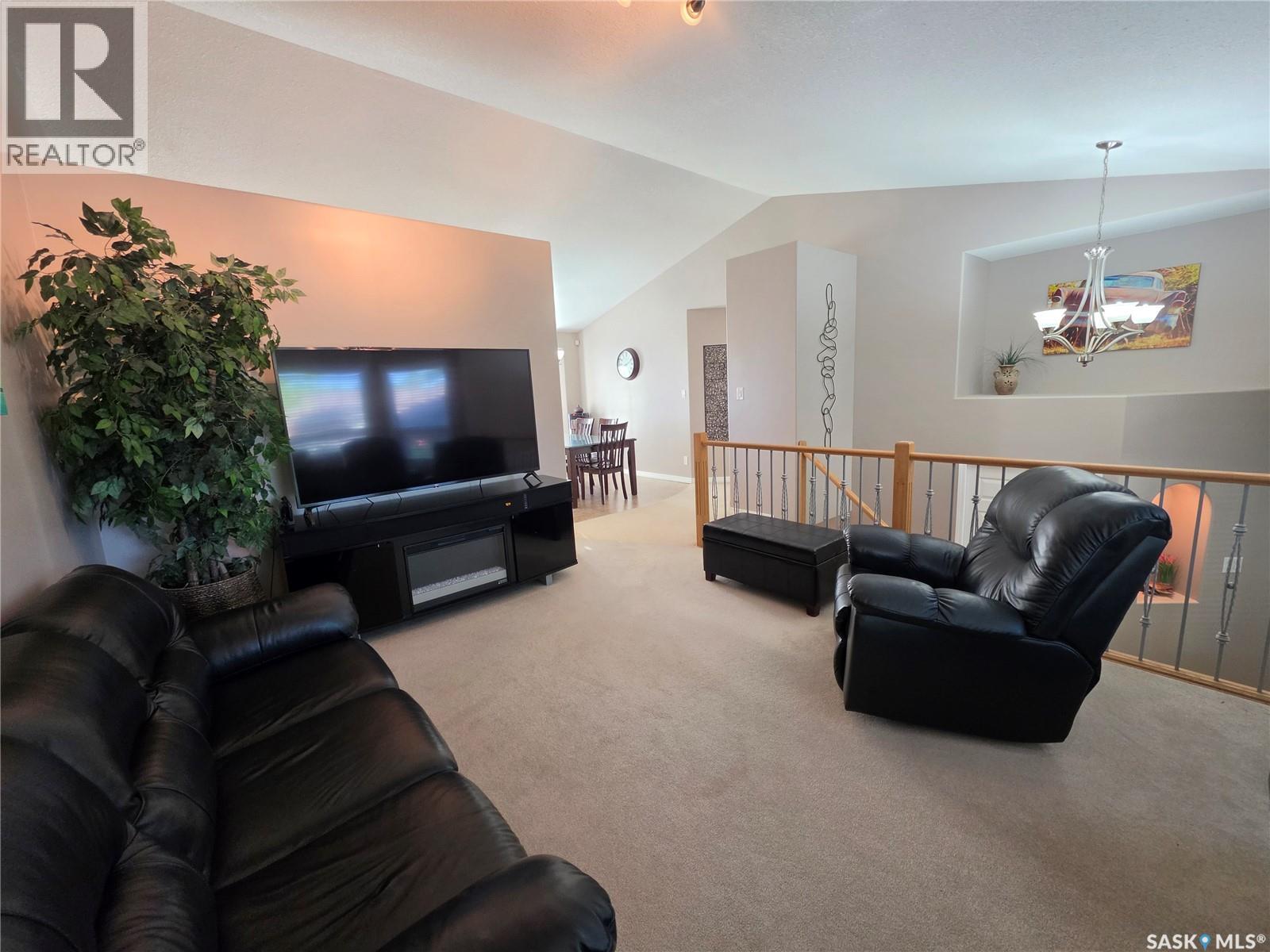 111 2nd Street E, Meadow Lake, Saskatchewan  S9X 1G4 - Photo 5 - SK040593