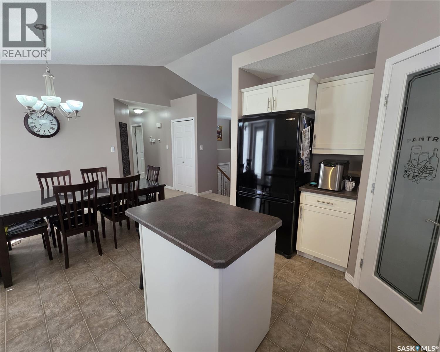 111 2nd Street E, Meadow Lake, Saskatchewan  S9X 1G4 - Photo 8 - SK040593