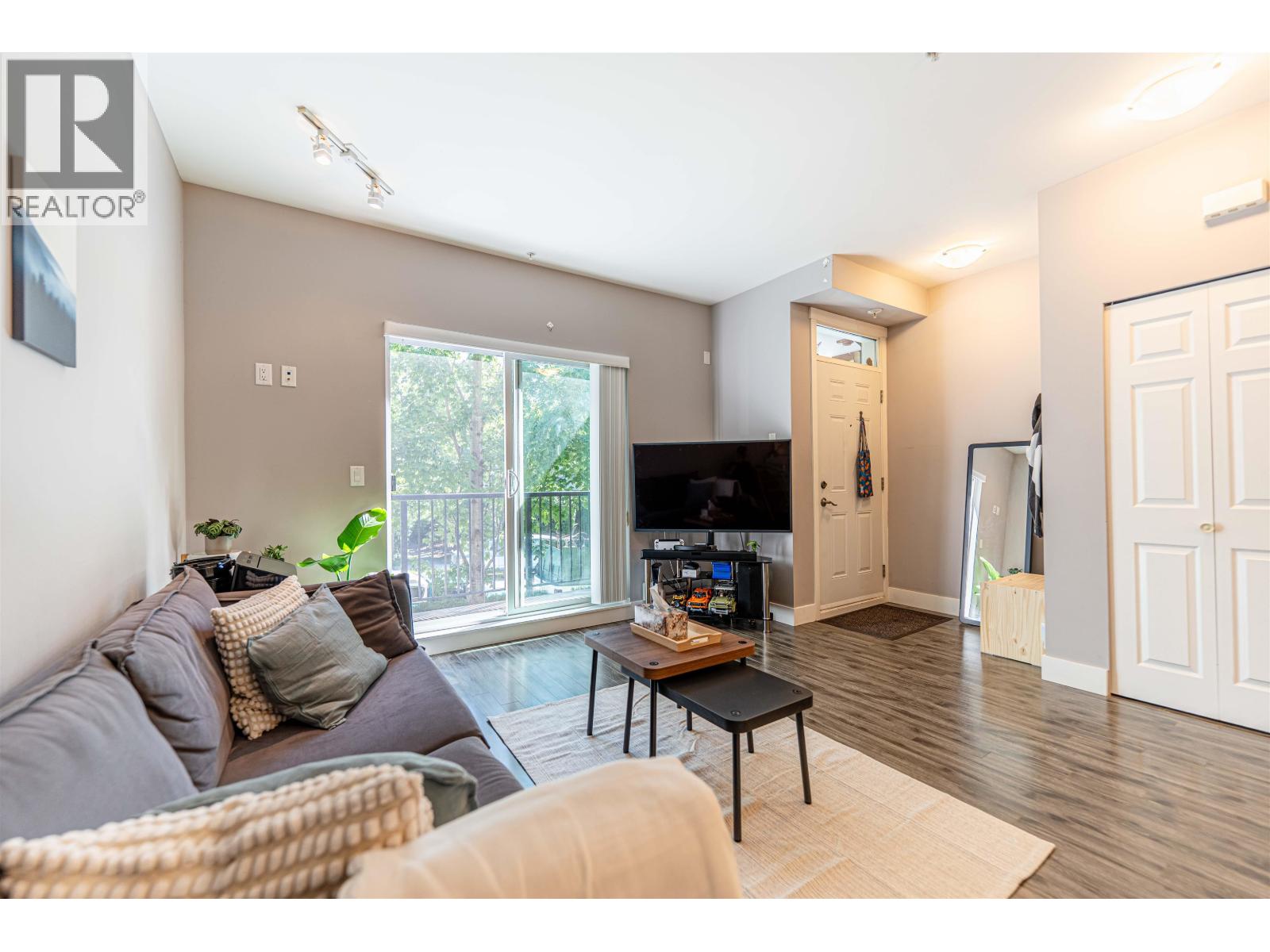205 2263 Triumph Street, Vancouver, British Columbia  V5L 1L2 - Photo 2 - R3131438