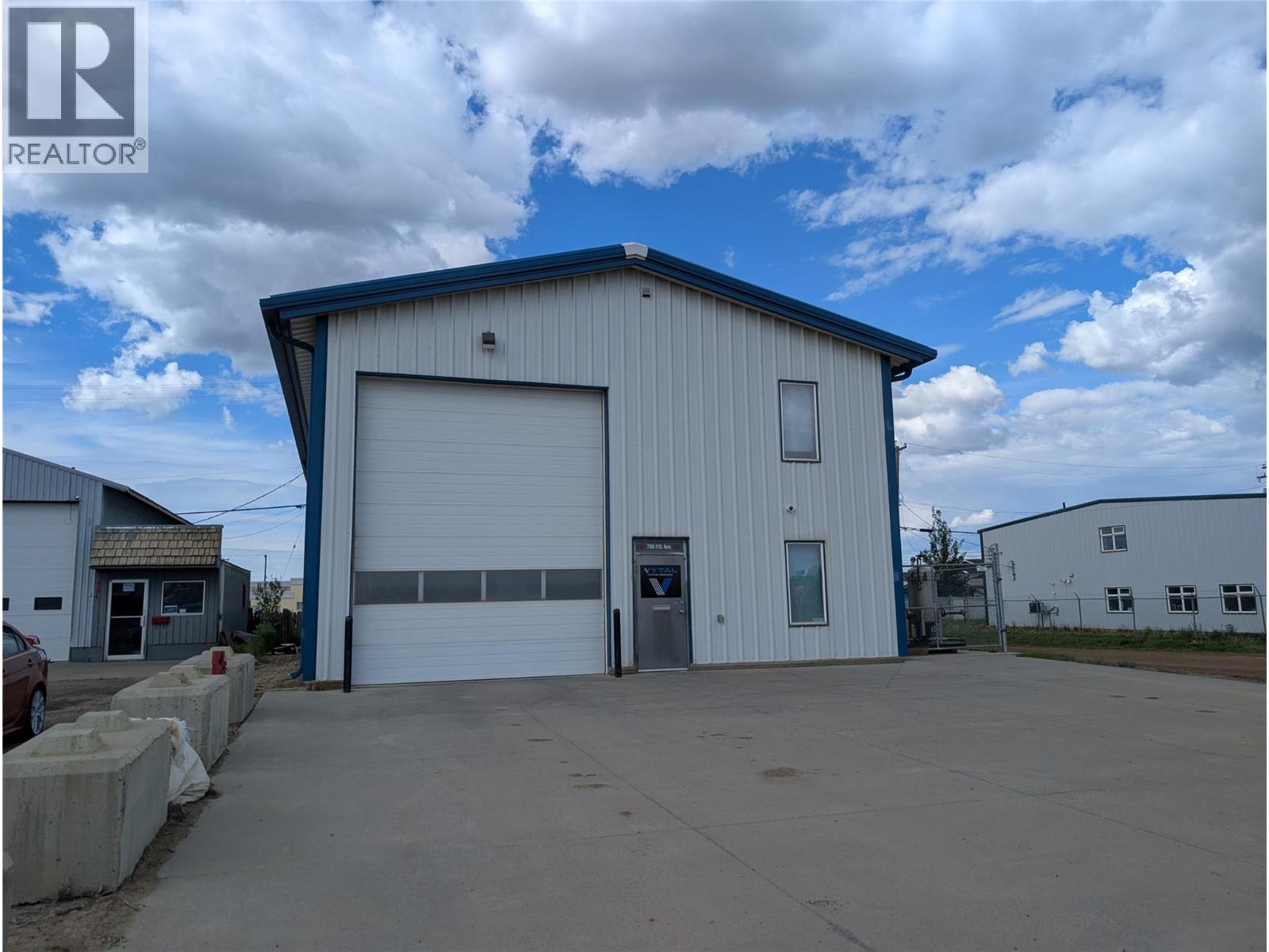 700 115 Avenue, Dawson Creek, British Columbia