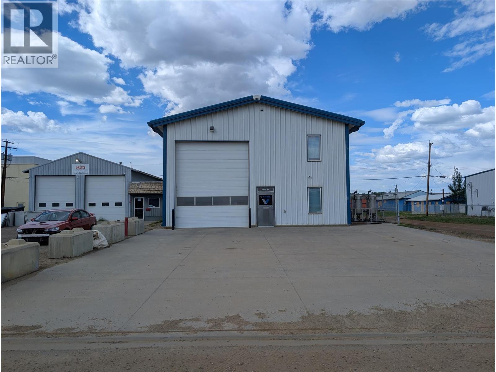 700 115 Avenue, Dawson Creek, British Columbia  V1G 3B8 - Photo 2 - 10392591