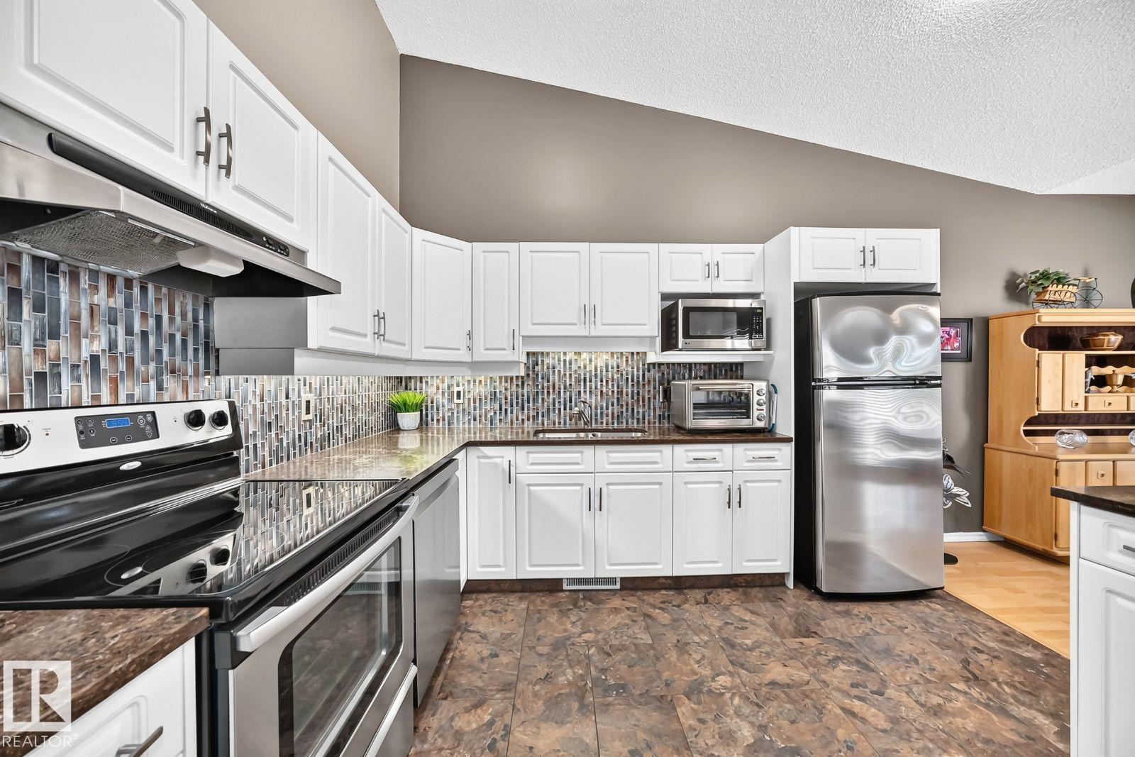 27 Estates Ct, Sherwood Park, Alberta  T8A 1M9 - Photo 7 - E4495448