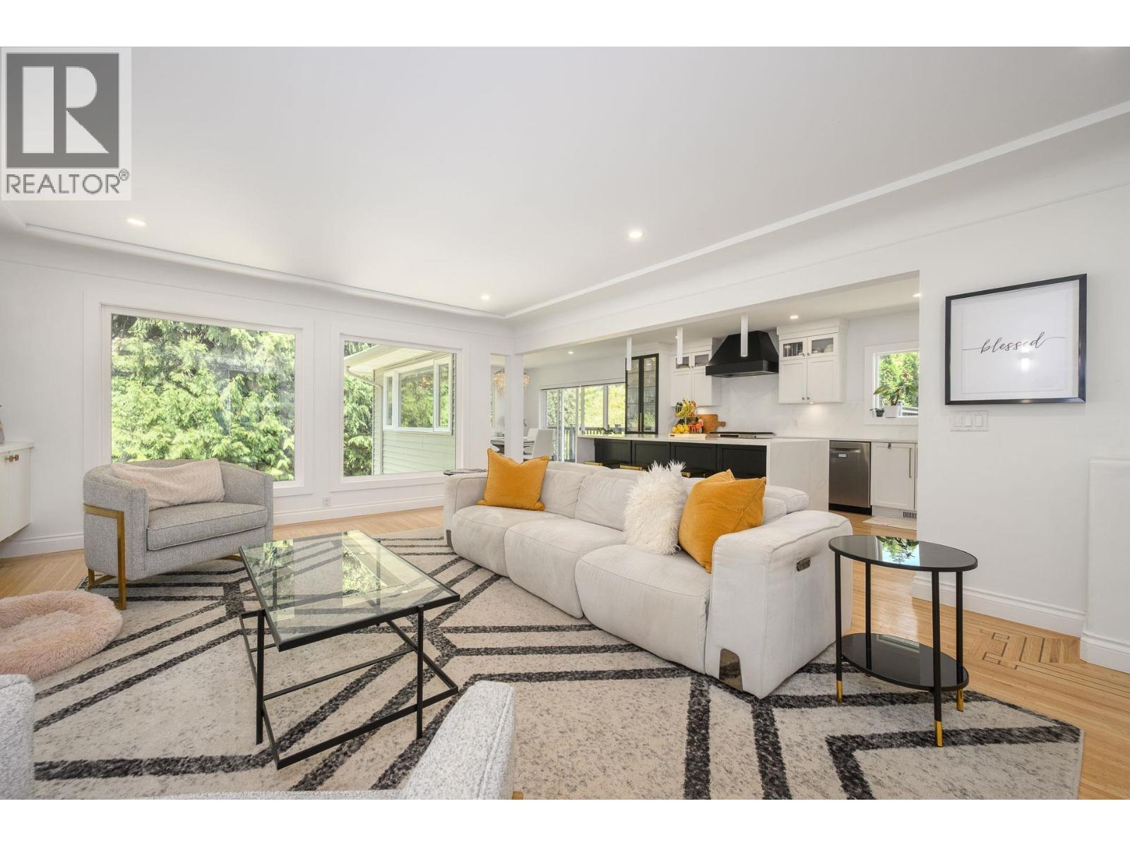 1047 Winslow Avenue, Coquitlam, British Columbia  V3J 2G2 - Photo 5 - R3139309