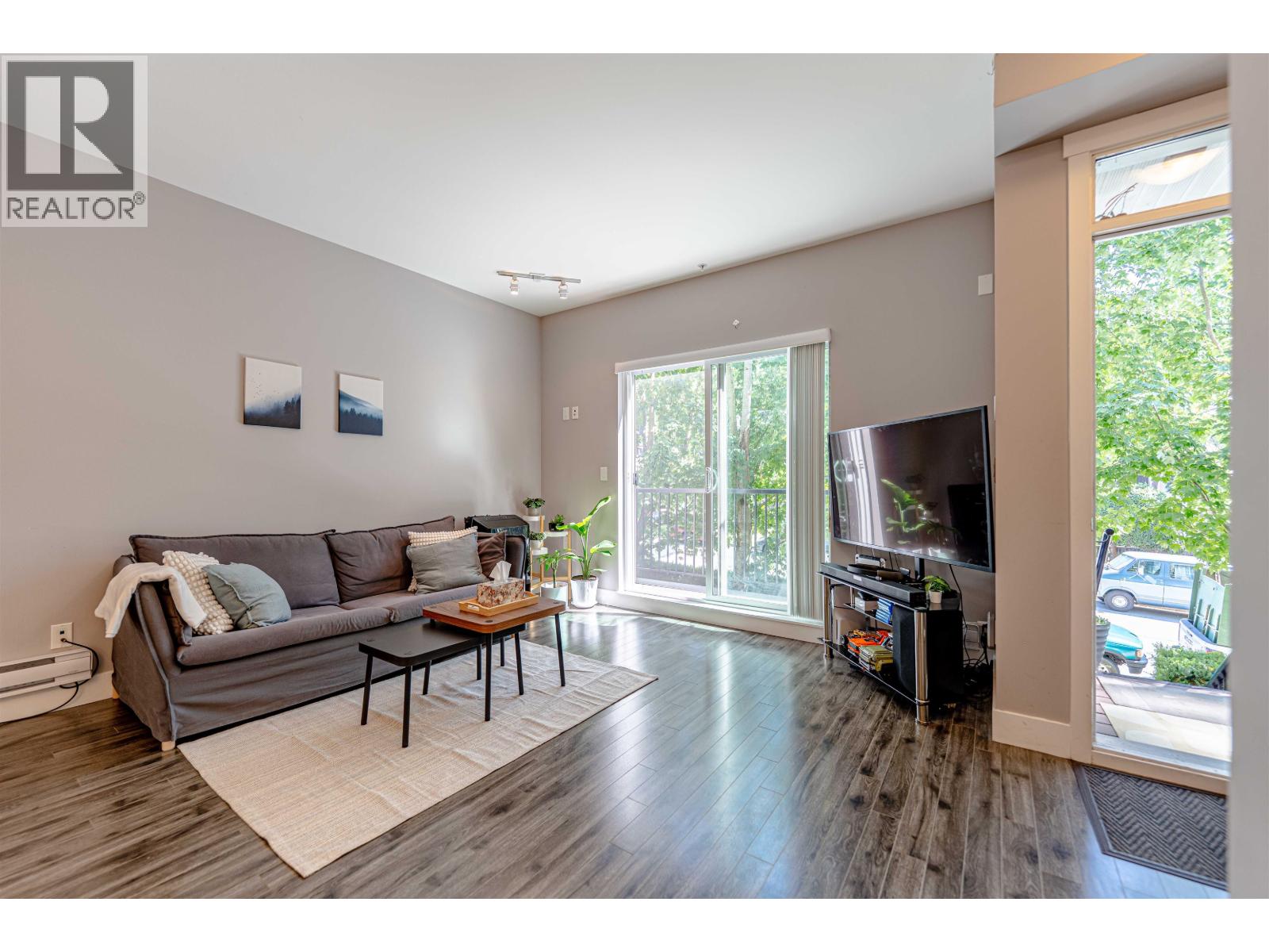 205 2263 Triumph Street, Vancouver, British Columbia  V5L 1L2 - Photo 2 - R3131438