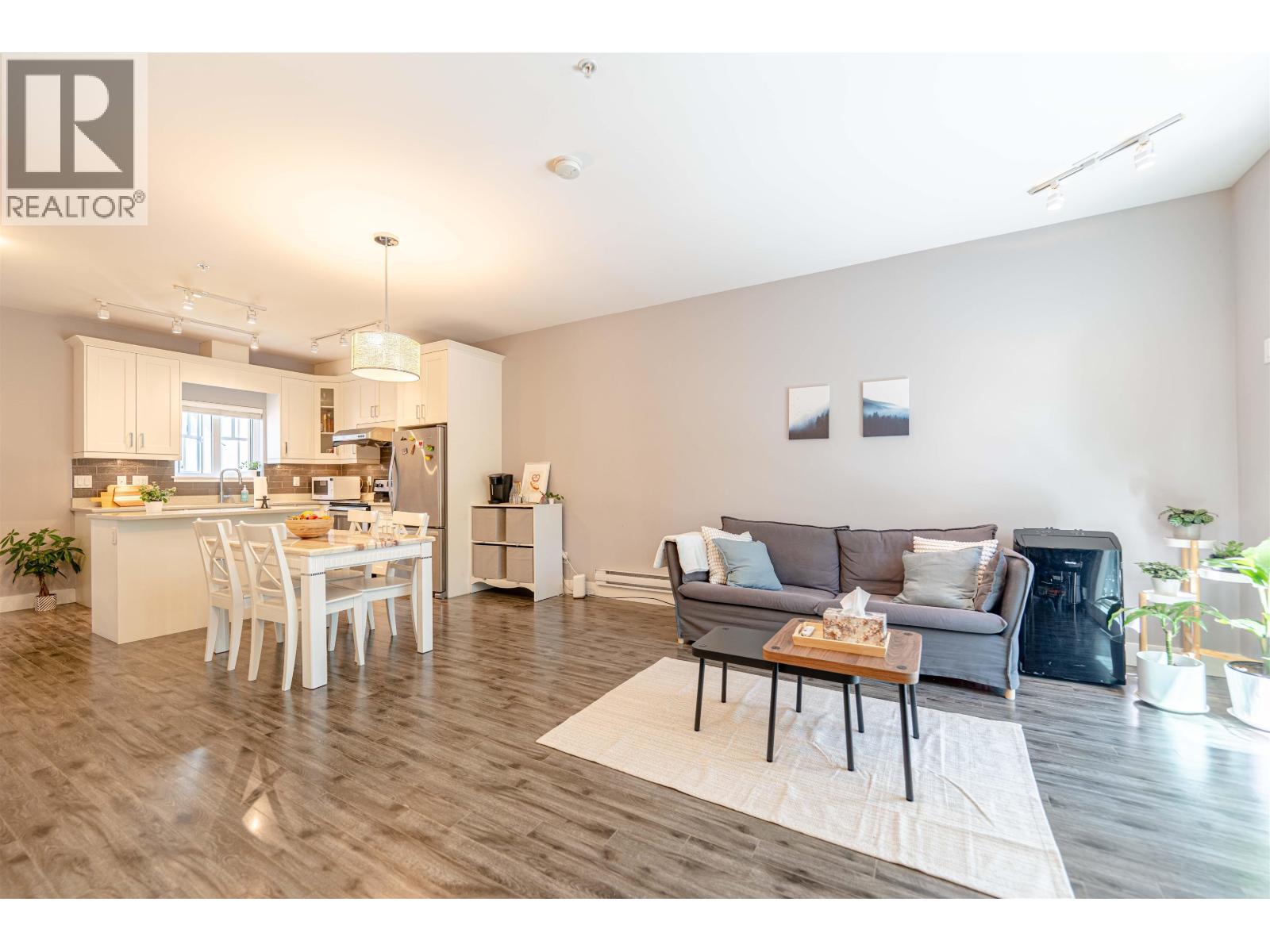 205 2263 TRIUMPH STREET, Vancouver, British Columbia