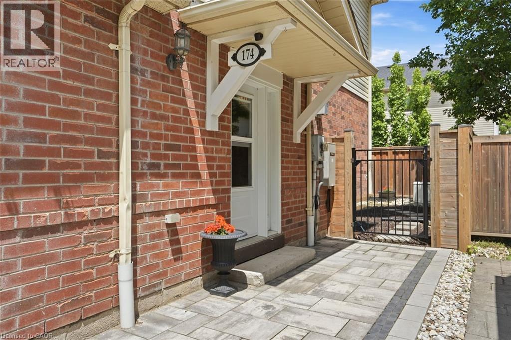 174 Fellowes Crescent, Waterdown, Ontario  L8B 0M9 - Photo 2 - 40840867