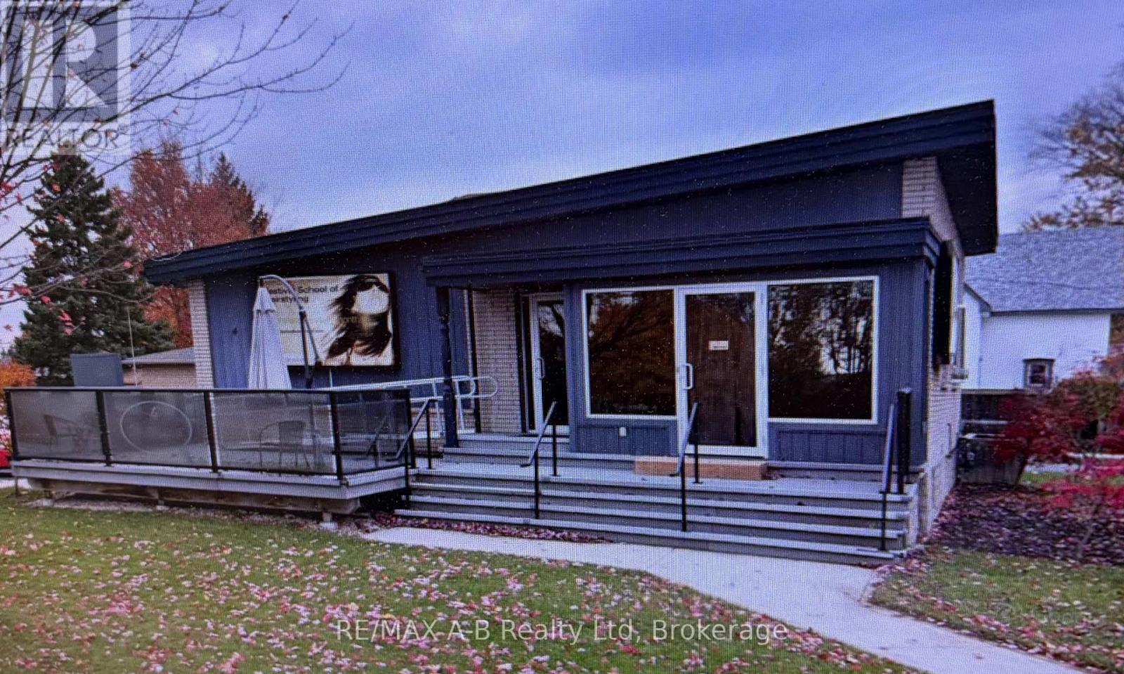 4 Mc Farlane Street, Stratford, Ontario  N5A 8B6 - Photo 1 - X13486212