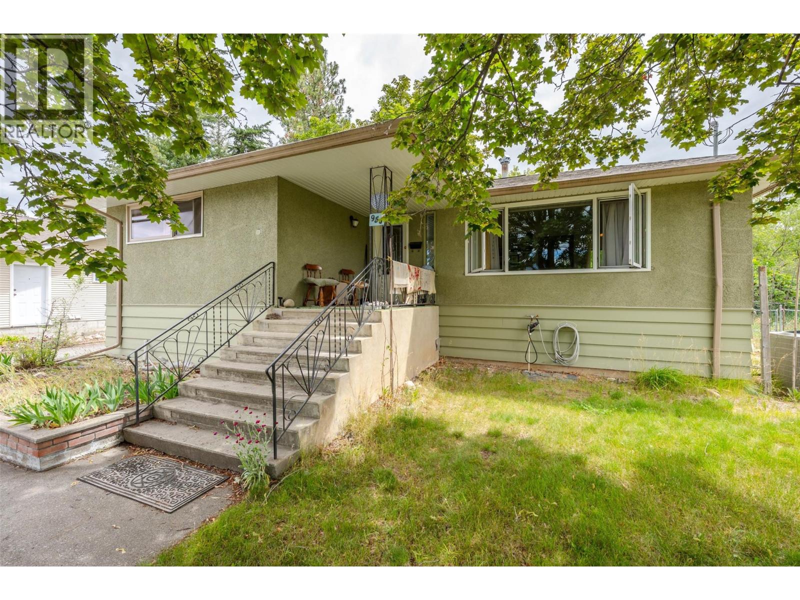 950 Hull Street, Penticton, British Columbia