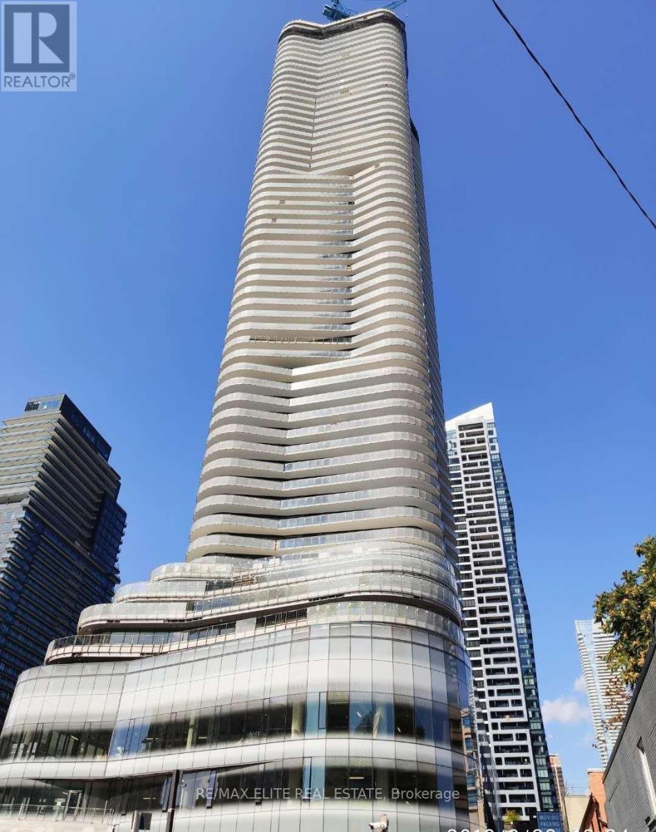 1812 - 11 WELLESLEY STREET W, Toronto, Ontario