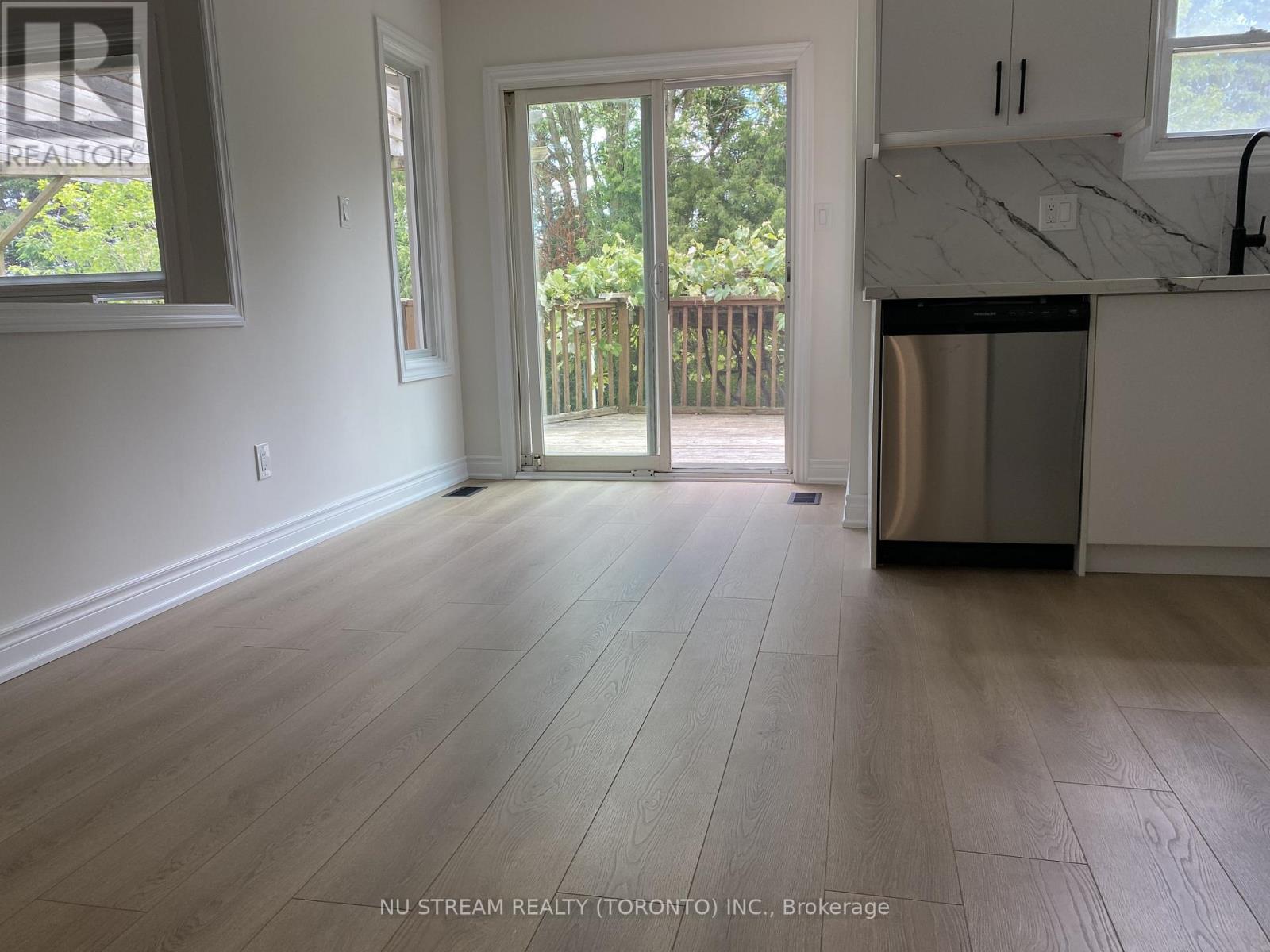 25 Quance Street, Barrie (Holly), Ontario  L4N 7M3 - Photo 3 - S13486174