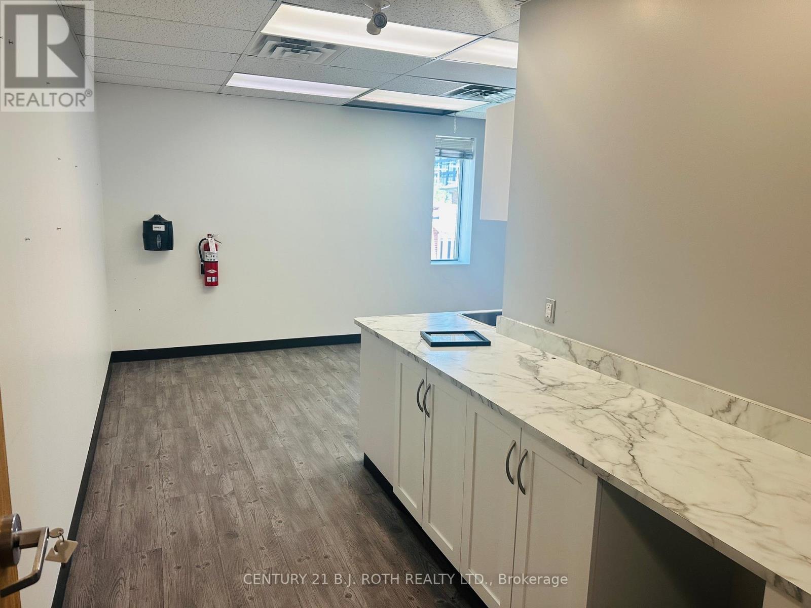 301,302,303 - 34 Simcoe Street, Barrie, Ontario  L4N 6T4 - Photo 17 - S13486298
