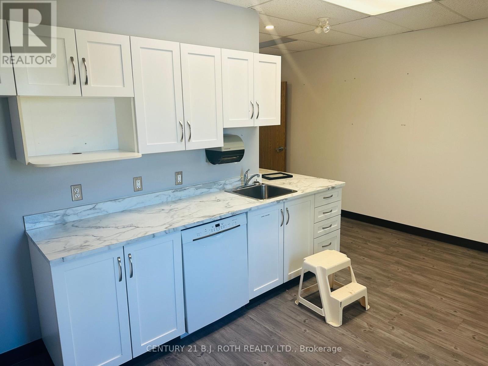 301,302,303 - 34 Simcoe Street, Barrie, Ontario  L4N 6T4 - Photo 18 - S13486298