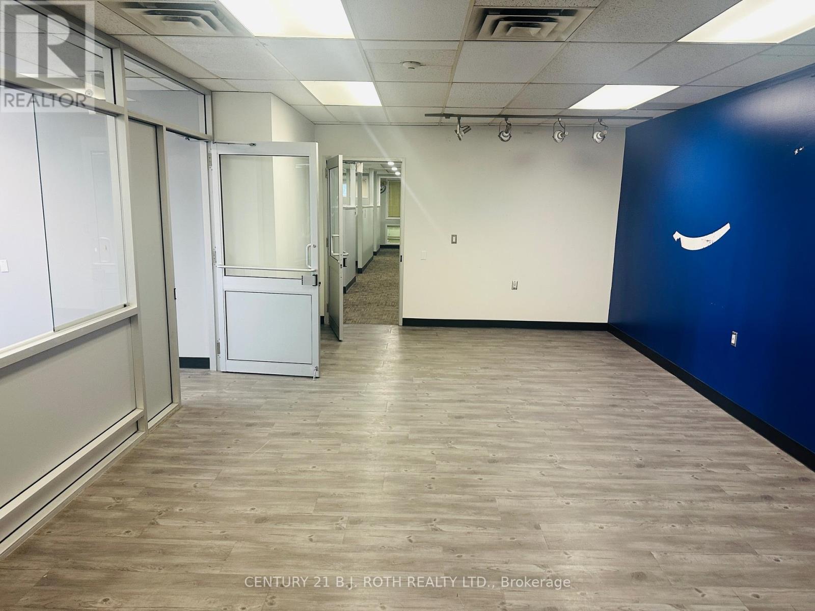 301,302,303 - 34 Simcoe Street, Barrie, Ontario  L4N 6T4 - Photo 3 - S13486298