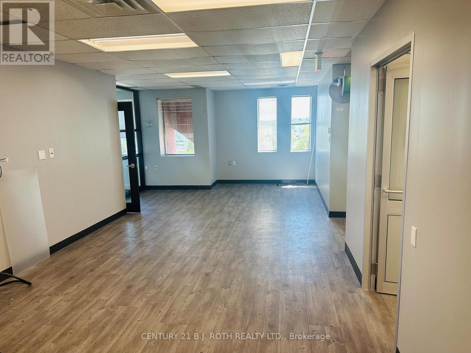 301,302,303 - 34 Simcoe Street, Barrie, Ontario  L4N 6T4 - Photo 4 - S13486298