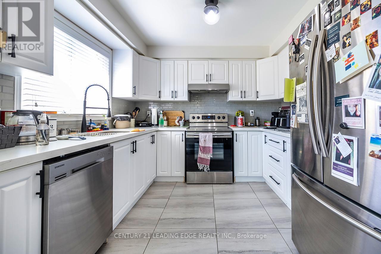 15 Warren Bradley Street, Markham, Ontario  L6C 2W5 - Photo 14 - N13468192