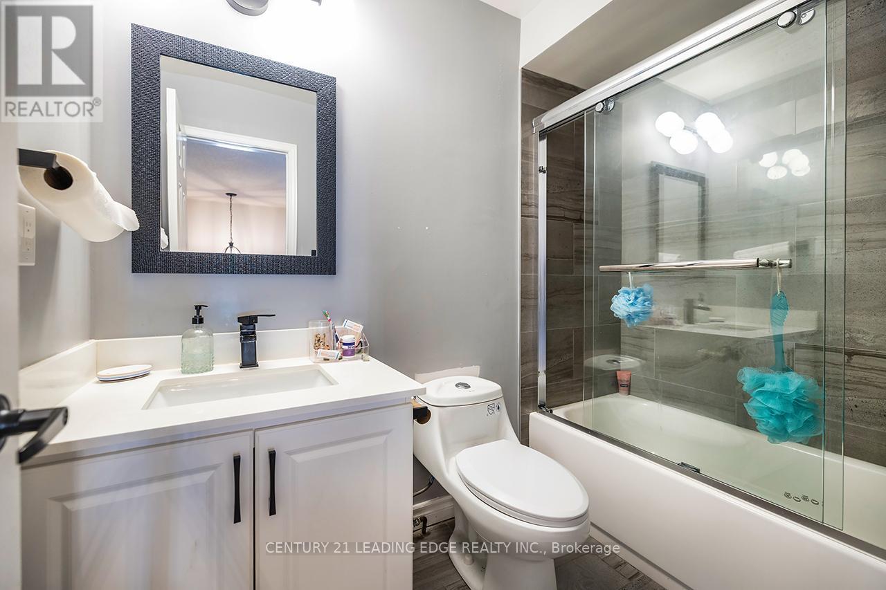 15 Warren Bradley Street, Markham, Ontario  L6C 2W5 - Photo 12 - N13468192