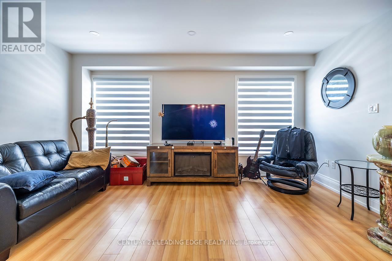15 Warren Bradley Street, Markham, Ontario  L6C 2W5 - Photo 19 - N13468192