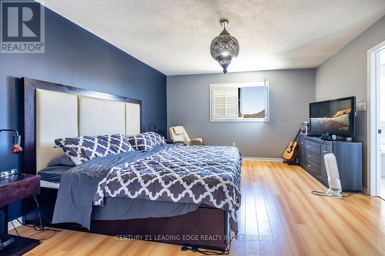15 Warren Bradley Street, Markham, Ontario  L6C 2W5 - Photo 9 - N13468192
