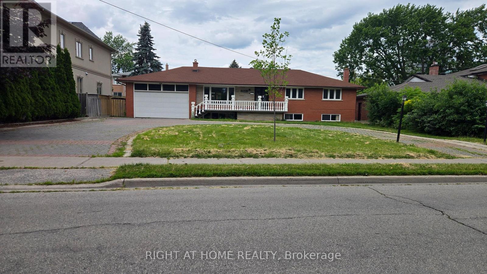 20 May Avenue, Richmond Hill, Ontario  L4C 3S6 - Photo 2 - N13482450