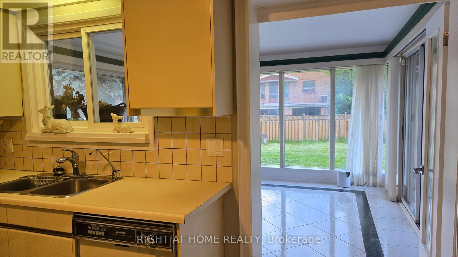 20 May Avenue, Richmond Hill, Ontario  L4C 3S6 - Photo 15 - N13482450