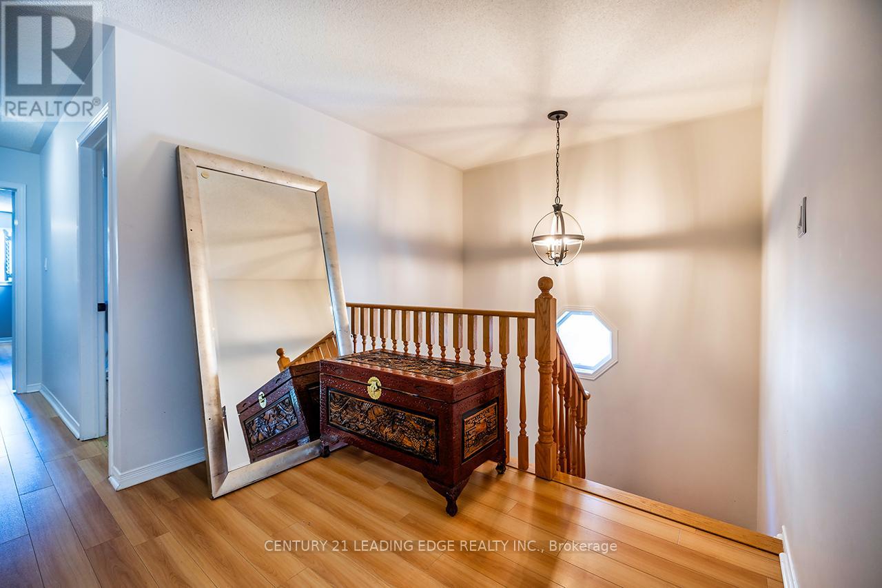 15 Warren Bradley Street, Markham, Ontario  L6C 2W5 - Photo 8 - N13468192