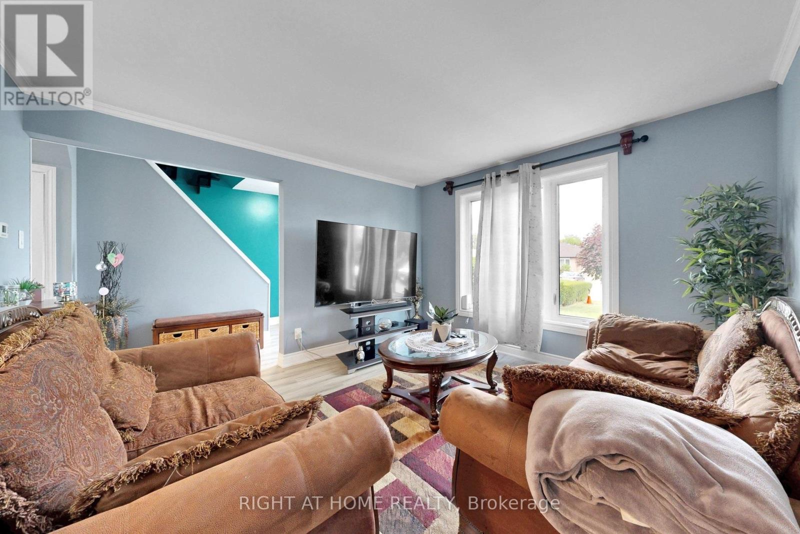 41 Flamingo Crescent, Brampton, Ontario  L6T 2G6 - Photo 6 - W13486138