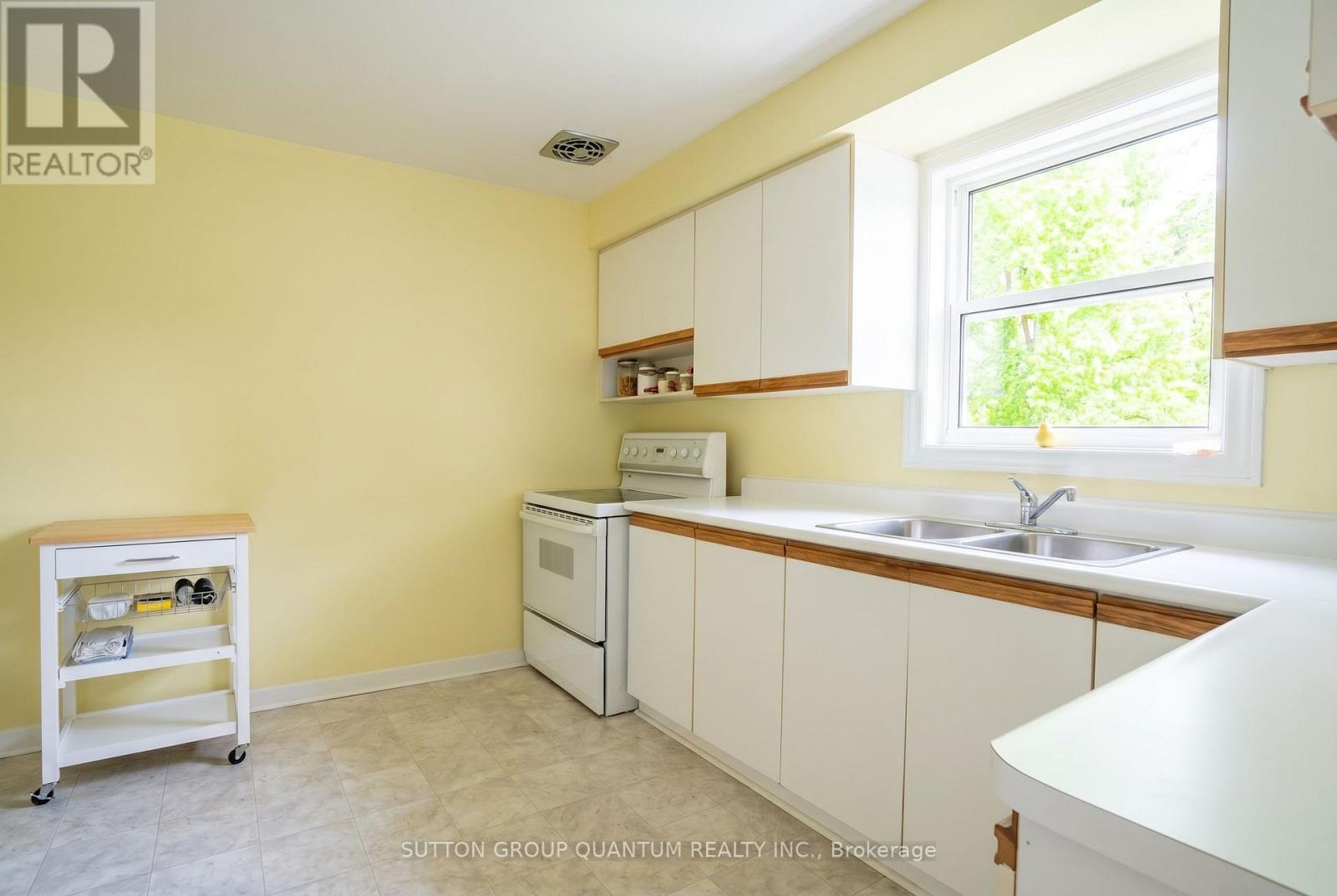 69 High Street W, Mississauga, Ontario  L5H 1K1 - Photo 14 - W13486156