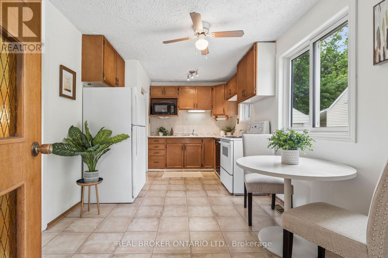 230 Mason Boulevard, Halton Hills, Ontario  L7J 1A8 - Photo 7 - W13486196