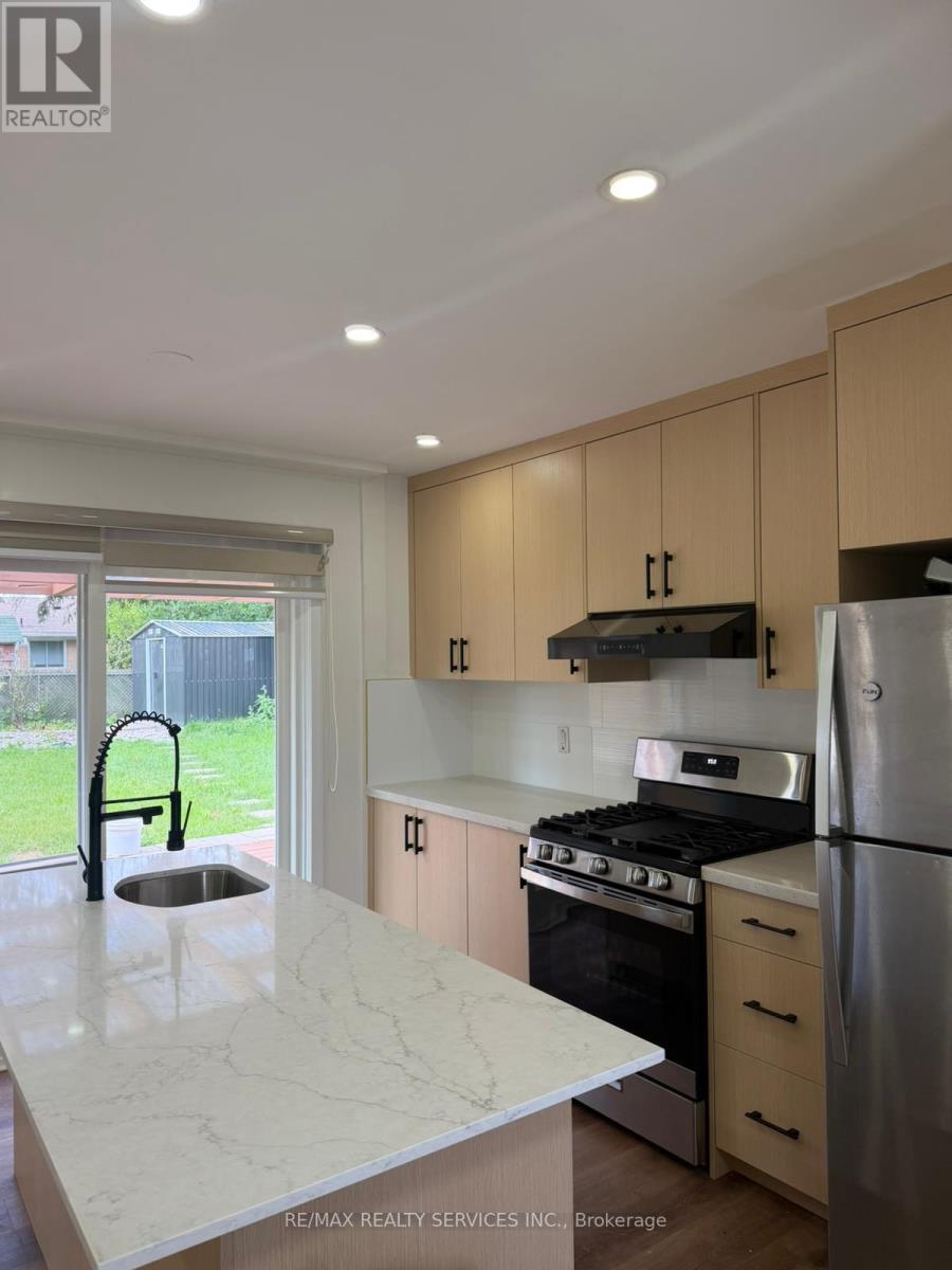 46 Staveley Crescent, Brampton (Brampton East), Ontario  L6W 2R9 - Photo 5 - W13486238