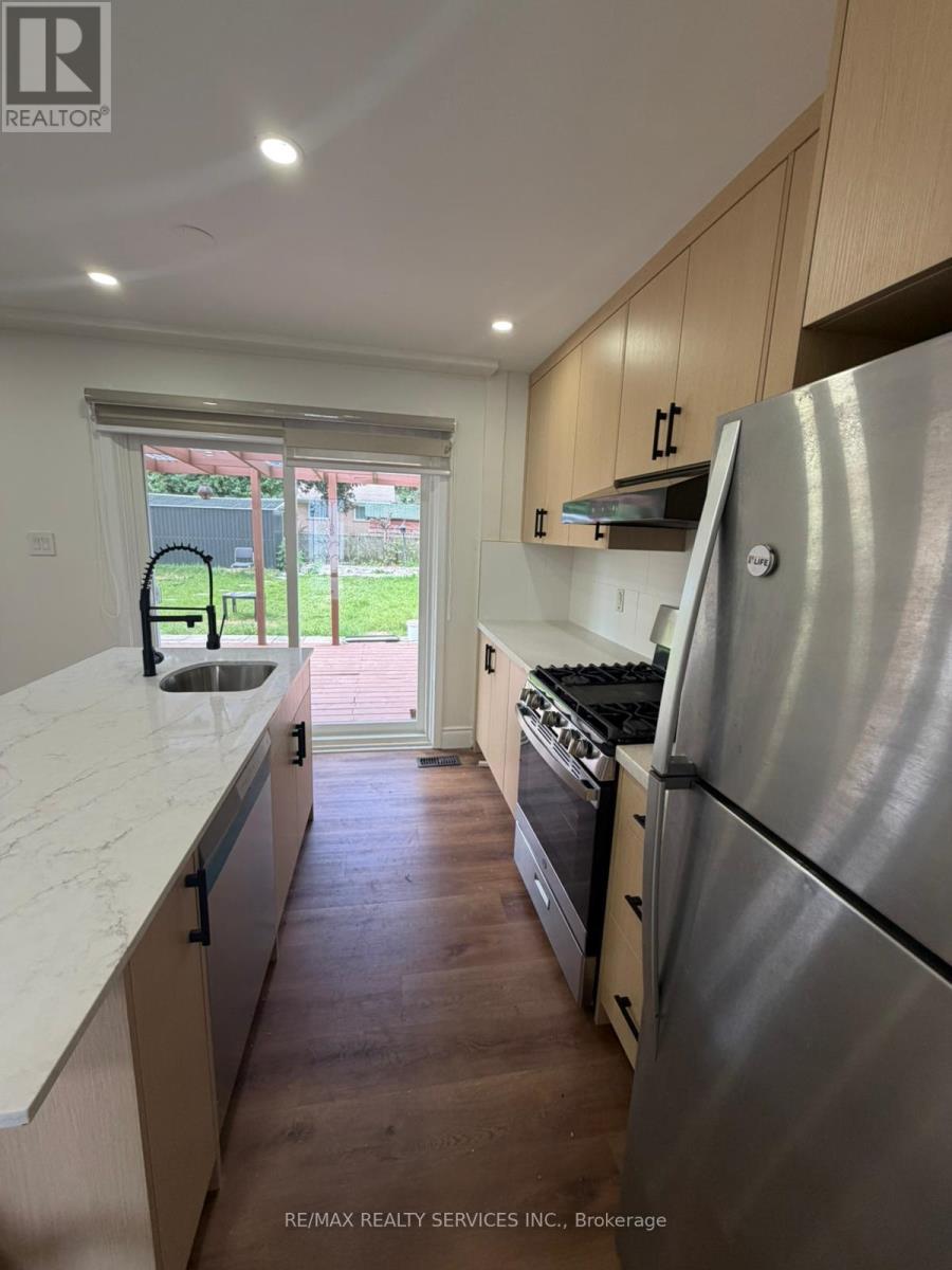46 Staveley Crescent, Brampton (Brampton East), Ontario  L6W 2R9 - Photo 6 - W13486238