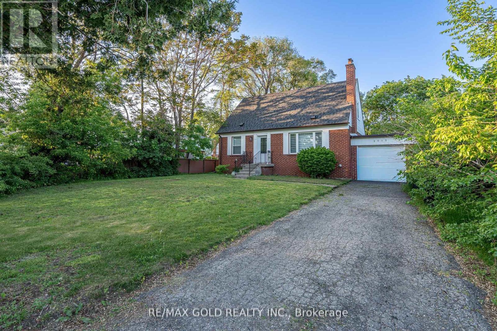 2015 Stanfield Road, Mississauga, Ontario  L4Y 1R2 - Photo 2 - W13486250