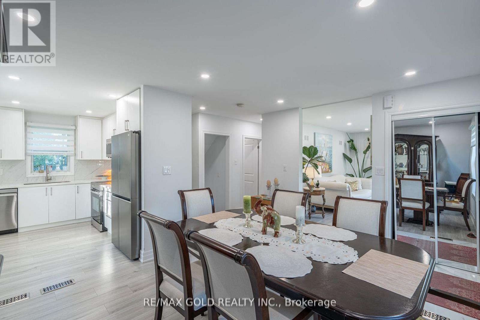 2015 Stanfield Road, Mississauga, Ontario  L4Y 1R2 - Photo 5 - W13486250