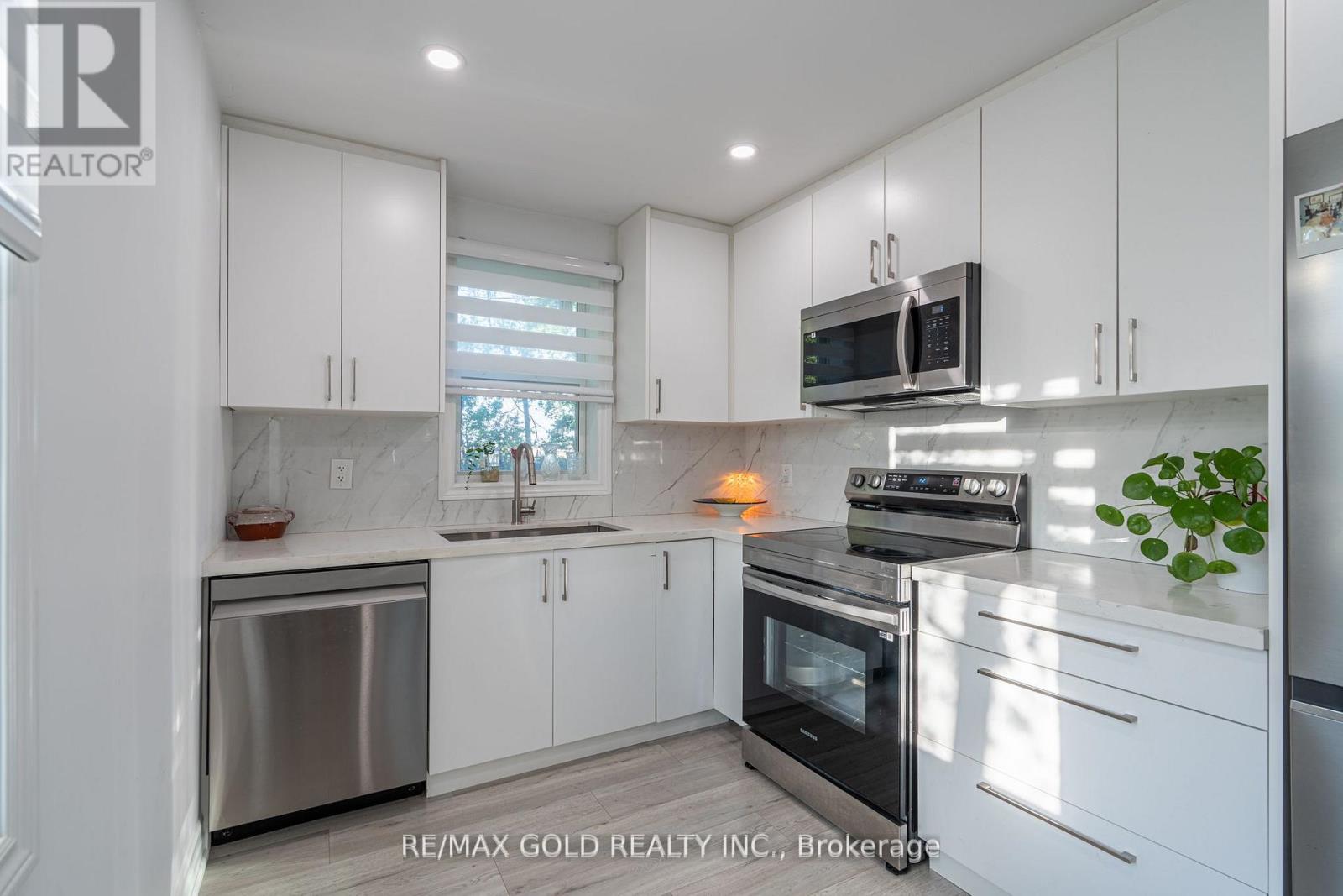 2015 Stanfield Road, Mississauga, Ontario  L4Y 1R2 - Photo 8 - W13486250